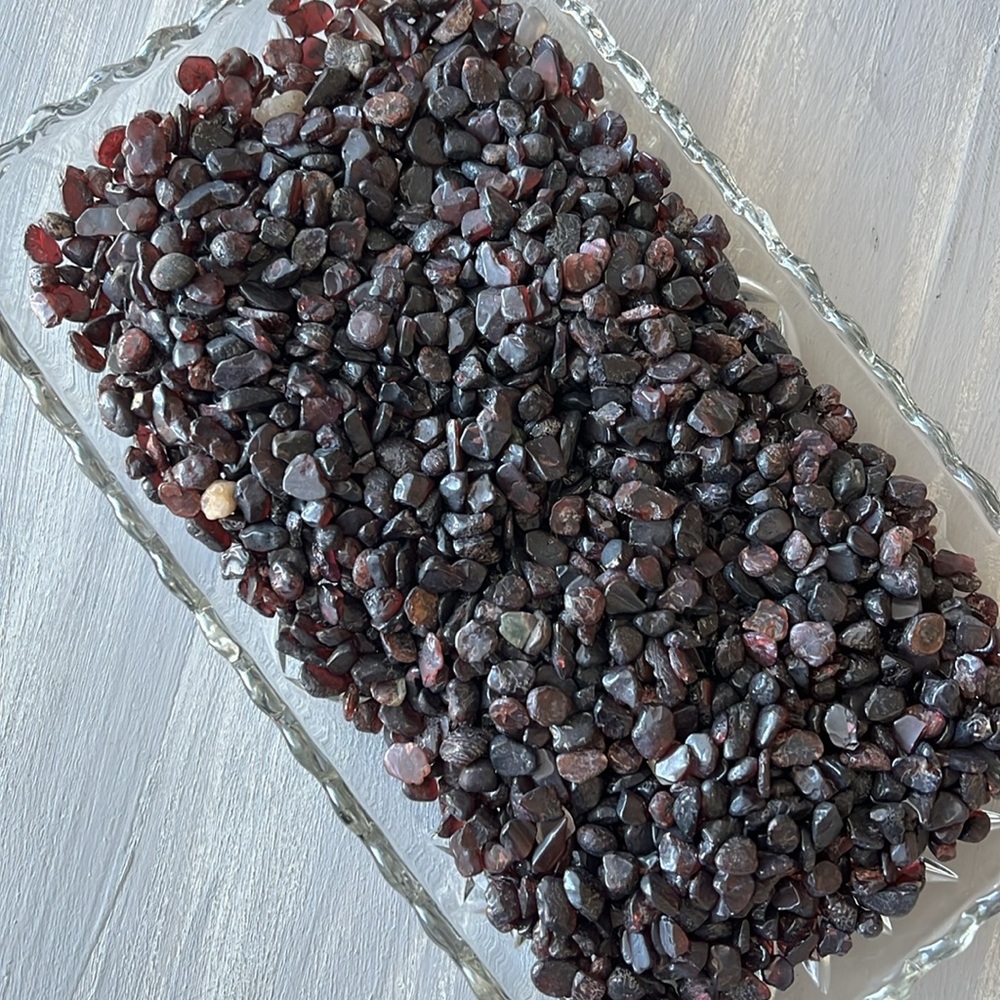 Garnet chips in jar - Picture 3 of 4